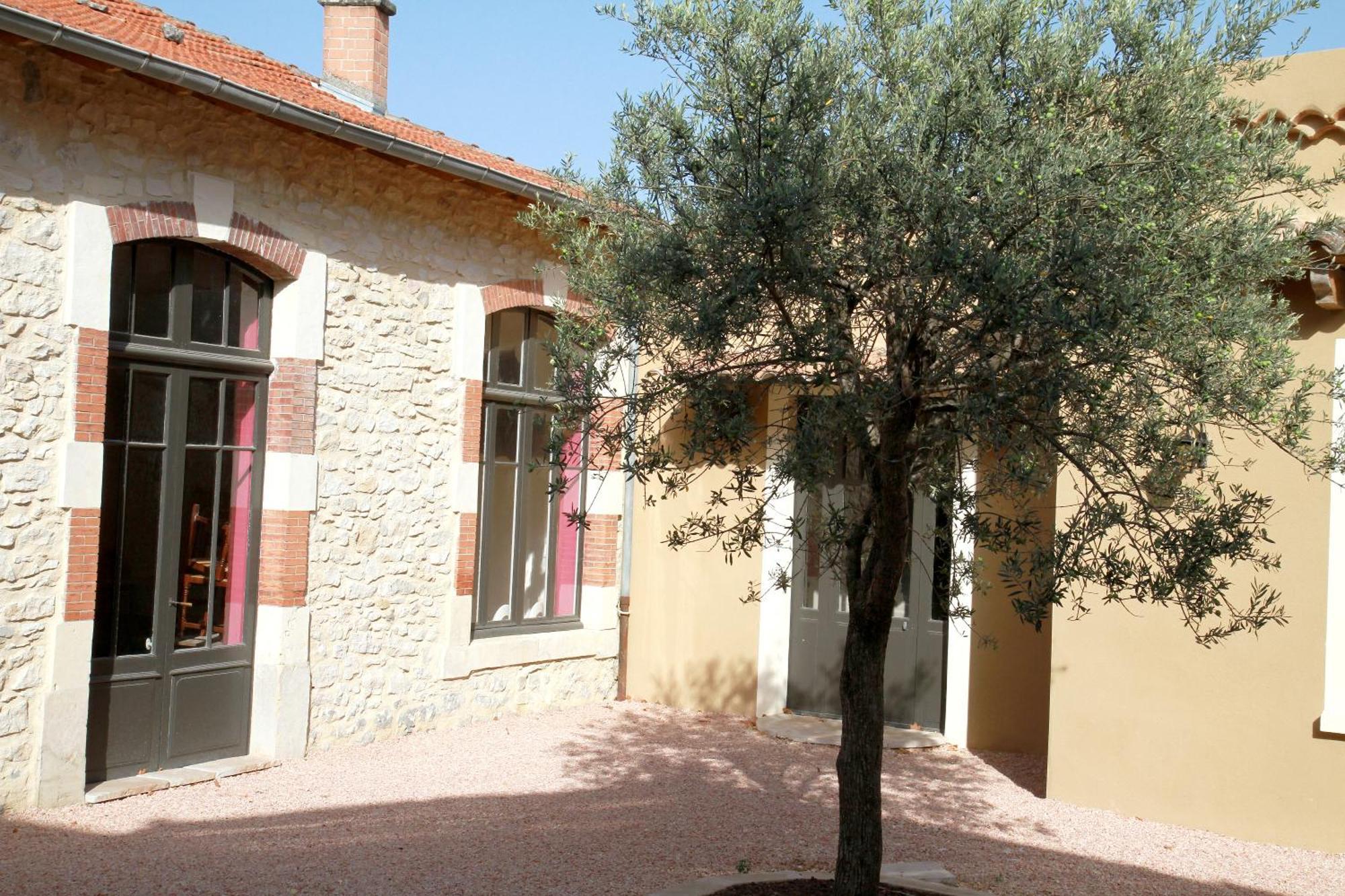 Logis Hotel Le Clos Des Oliviers Bourg-Saint-Andeol Bagian luar foto