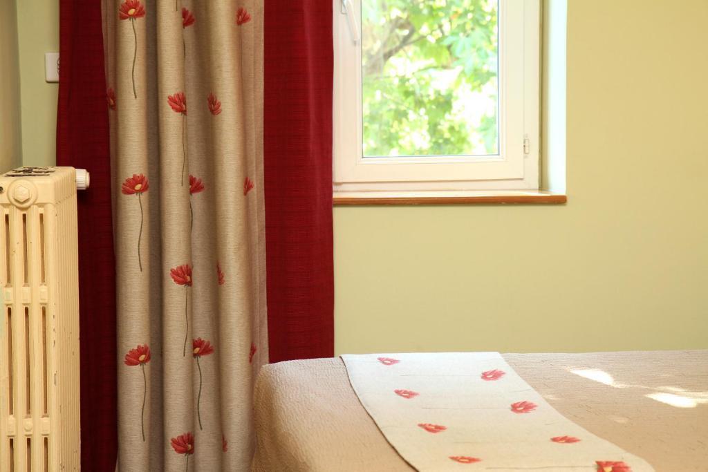 Logis Hotel Le Clos Des Oliviers Bourg-Saint-Andeol Ruang foto